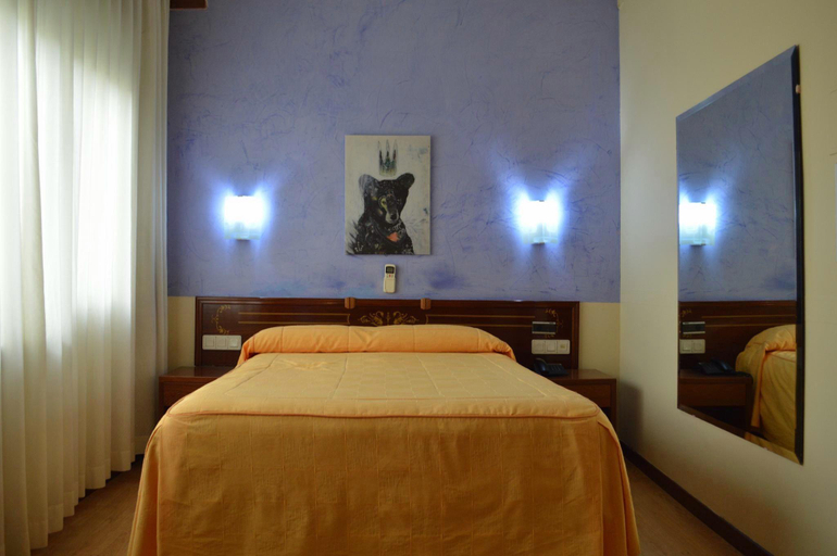 Bedroom 2, Hostal Centro Sol, Madrid