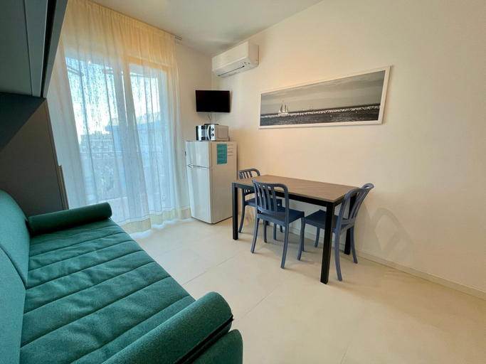 Living room 3, Modern Studio With Shared Pool, Venezia