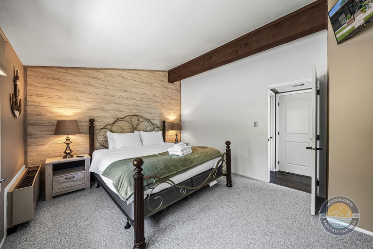 Interior 3, Modern Lake Geneva Condo With Views, Walworth