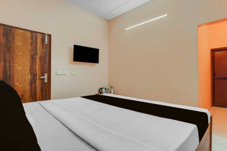 Room 3, Classic Mehar Sunflower, Sahibzada Ajit Singh Nagar
