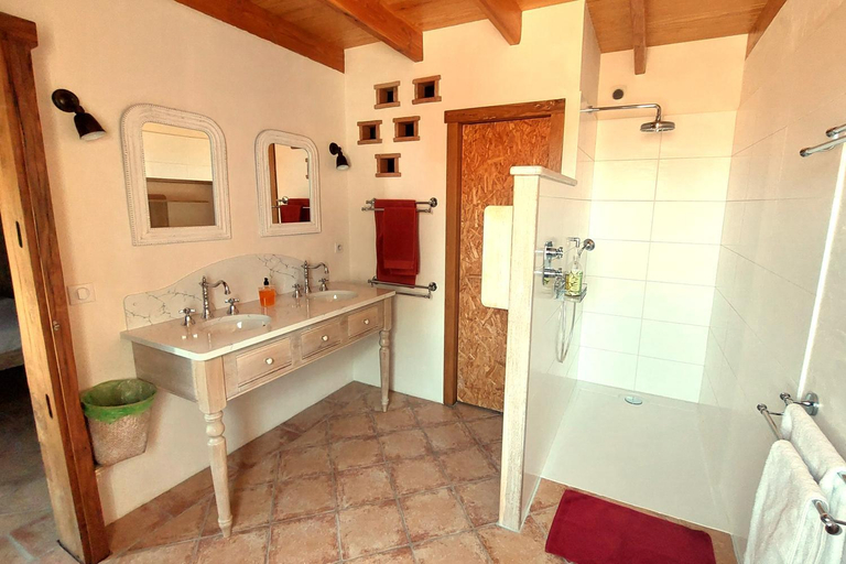 Bathroom, Clos de la Dime, Tarn
