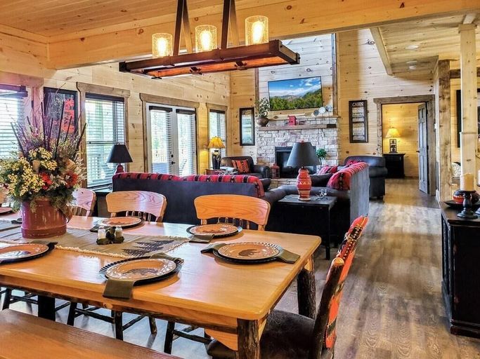 Dining 5, Smoky Mountain Dreams, Sevier