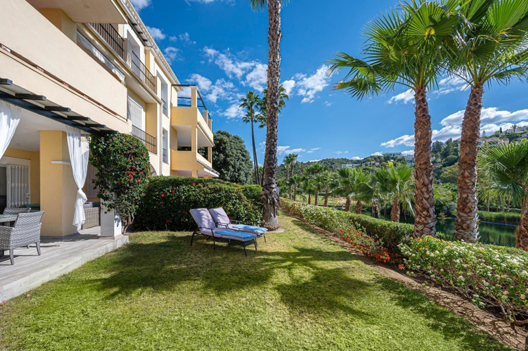 Garden 2, Lalq13 Stunning Frontline Golf 3 Bed Apt, Málaga