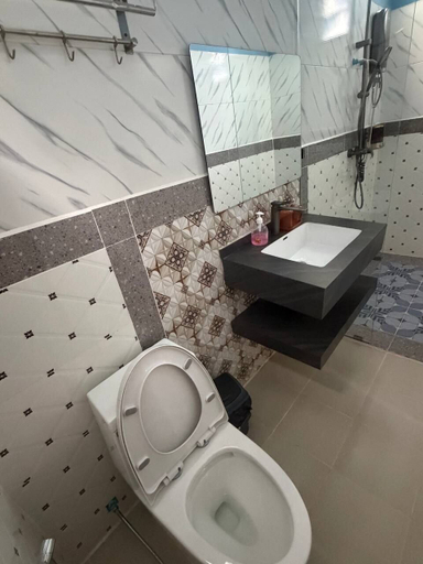 Bathroom 3, Blue Ocean Hotel Sihanoukville, Sihanoukville