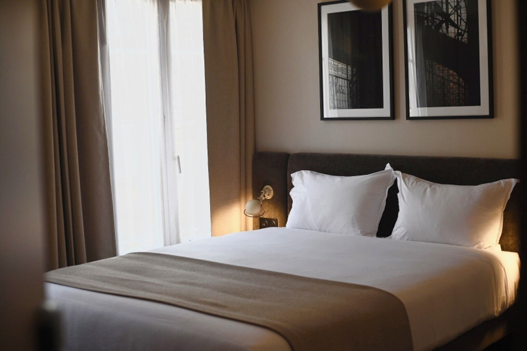 Bedroom 3, Local 101 Beaurepaire, Paris