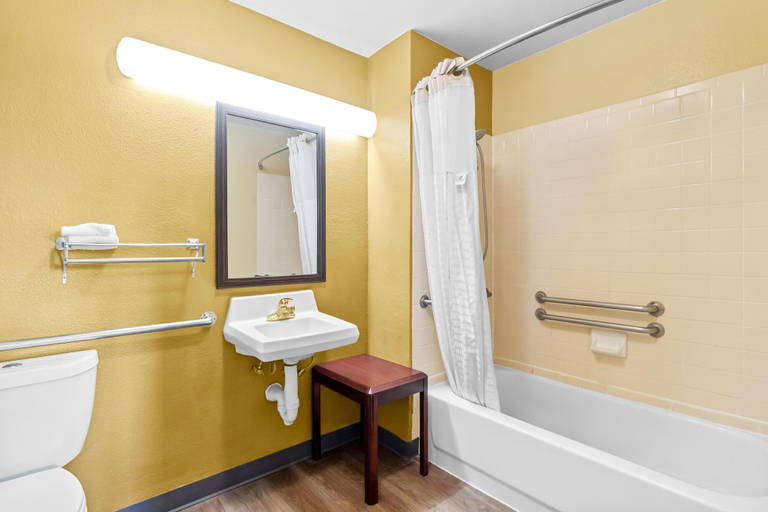 Bathroom 4, Sonesta Simply Suites Stafford, Fort Bend