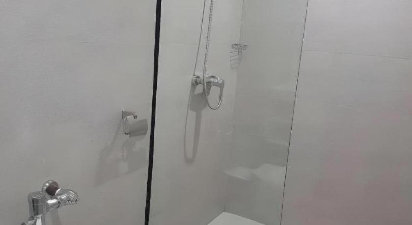 Bathroom 4, Travelite Hotel Legarda, Baguio City