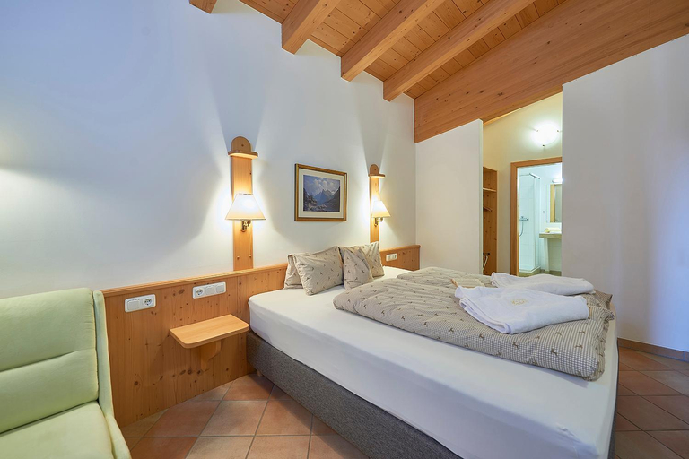 Bedroom 2, Appartement Hotel Sonneck, Zell am See