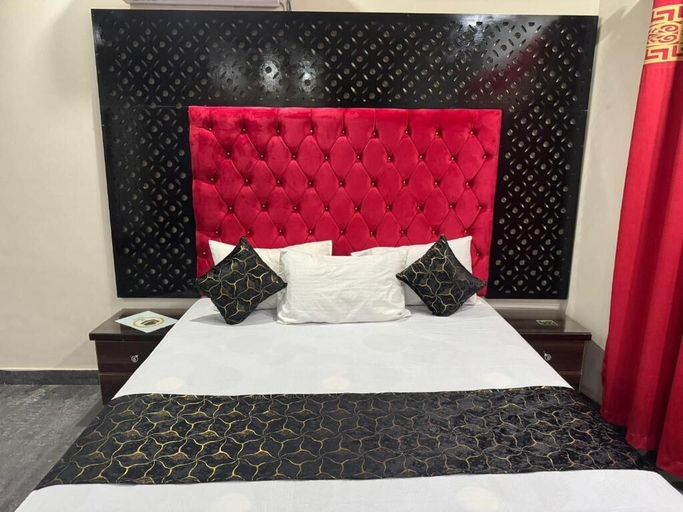 Room 3, Shaheen Palace Hotel Gulberg, Lahore