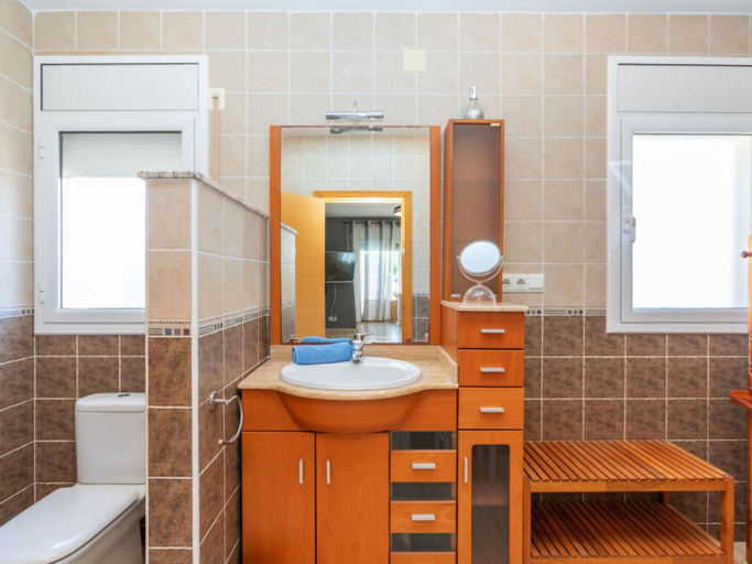 Bathroom 2, Villa Villa Cantos by Interhome, Tarragona