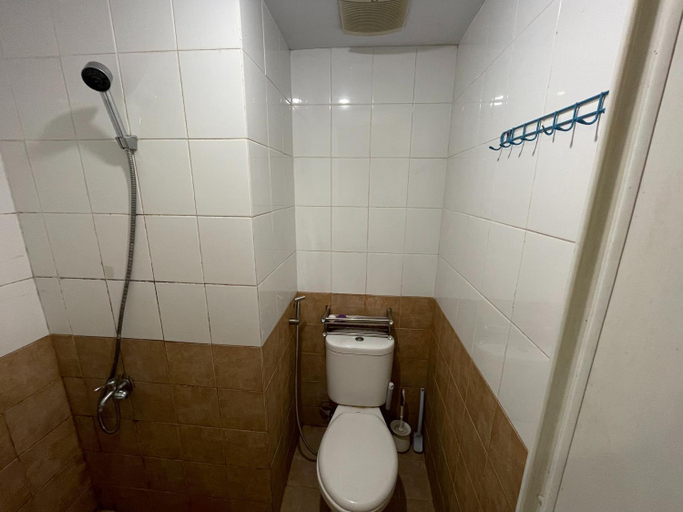 Bathroom 5, Apartmen Green Pramuka By Erna.WD., Jakarta Pusat