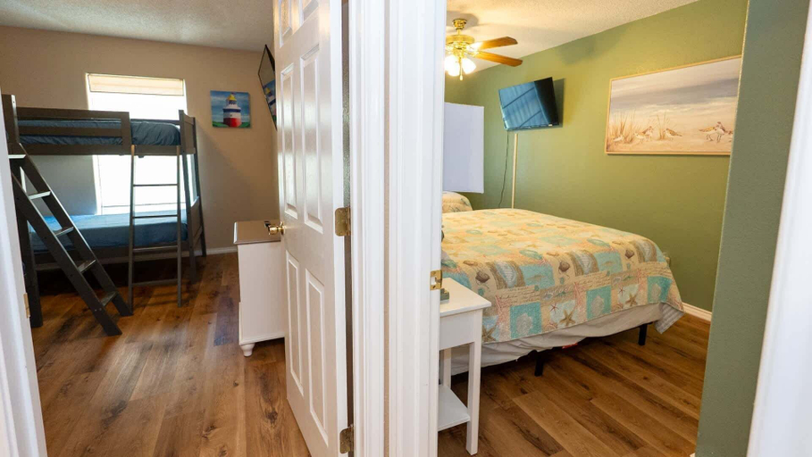 Room 3, New 3br Townhome, Heated Pool, Beach Steps Spi 3 Bedroom Apts, Cameron