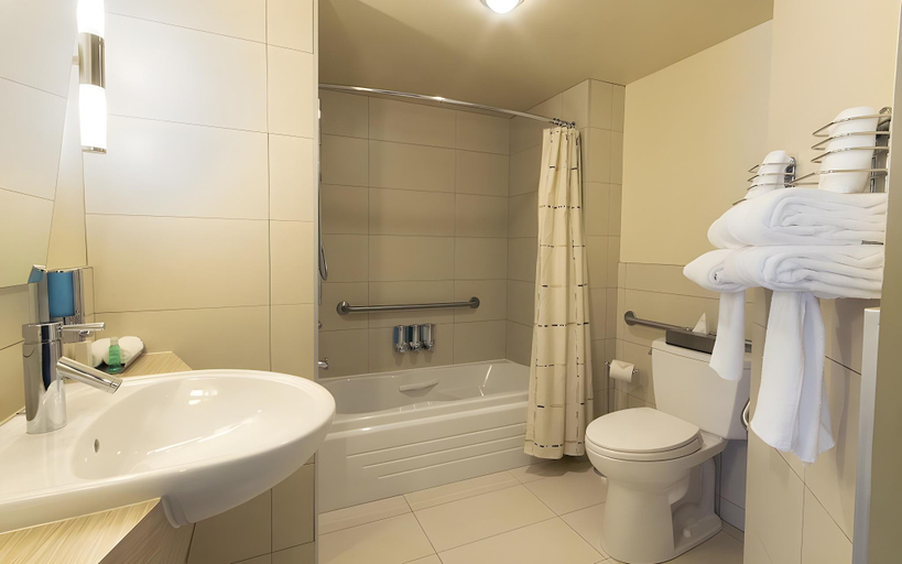 Bathroom 5, Hotel Must Aeroport de Quebec par JARO, Communauté-Urbaine-de-Québec