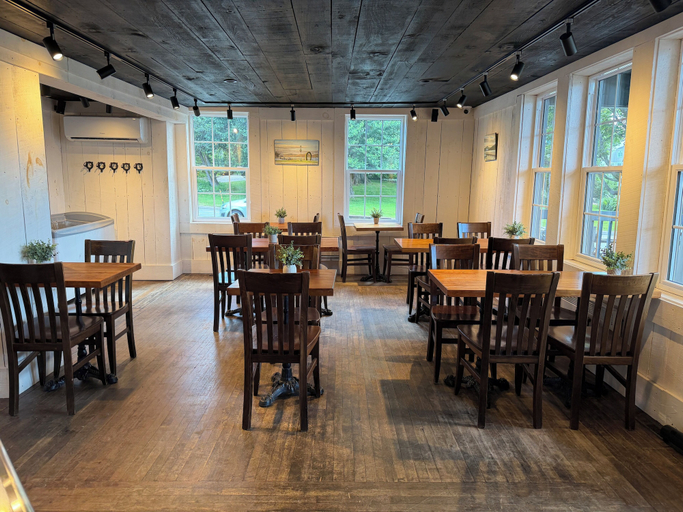 Food & Drinks 4, Le Chateau du Lac, Memphrémagog
