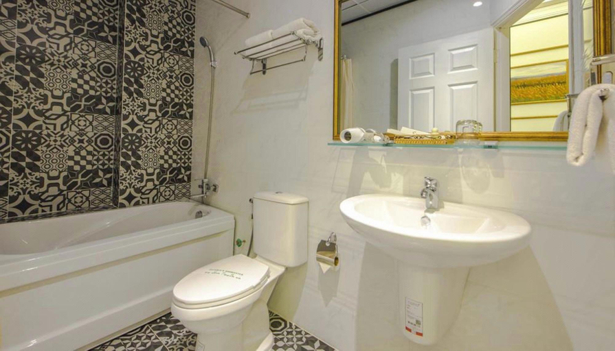 Bathroom 5, Dai Hoang Ha Hotel, District 3