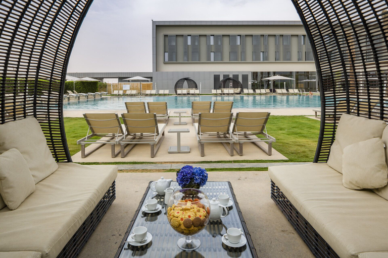 Outdoor dining, Al Bustan Residences, Riyadh