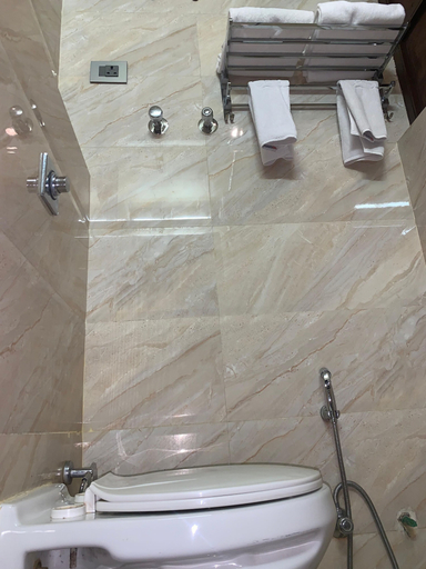 Bathroom 4, Kalptaru Hotel Nepalganj, Bheri