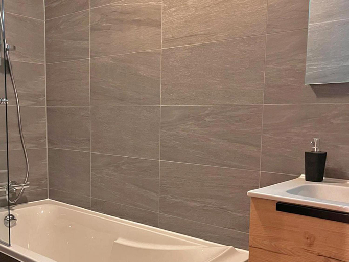 Bathroom 2, Chalet Le Passe-Temps, Haute-Savoie