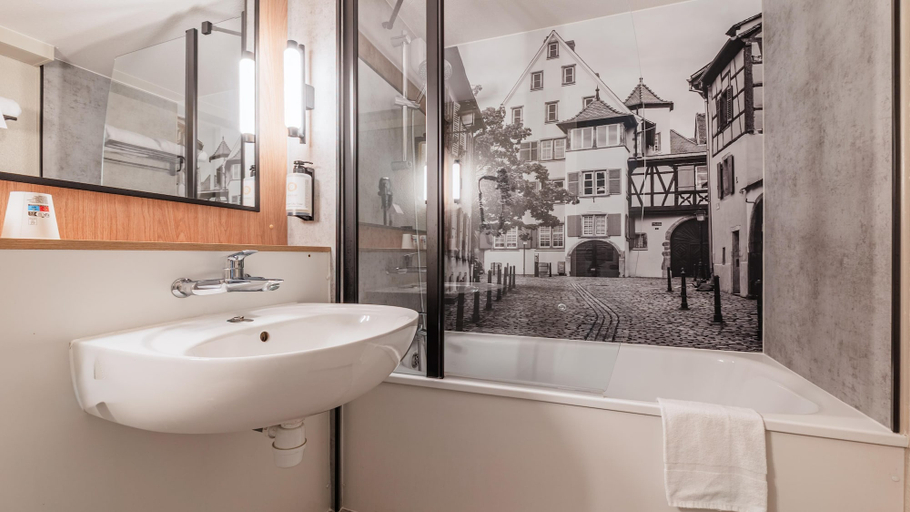 Bathroom 5, Campanile NATURE - Colmar Parc des Exposition, Haut-Rhin