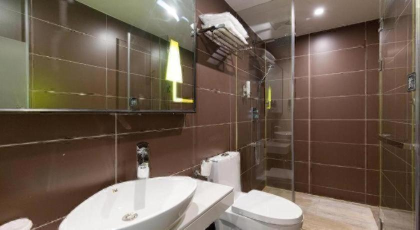 Bathroom 5, IU Hotel Changsha Railway Station Branch, Changsha