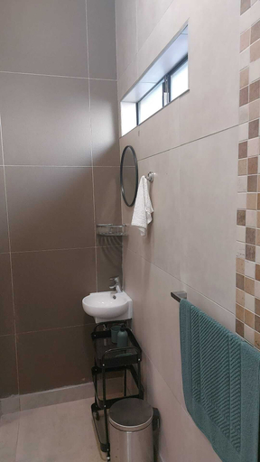 Bathroom 5, Guesthouse Charis, City of Tshwane