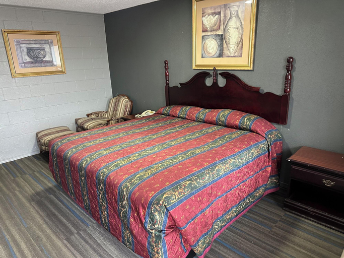 Bedroom 3, Interstate Inn Express, Tulsa