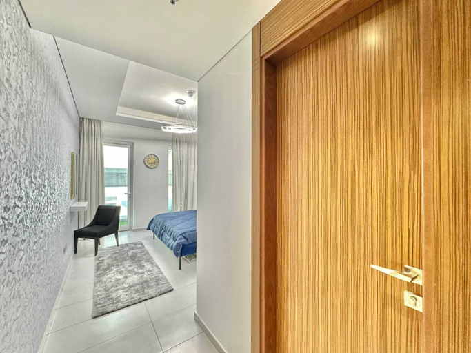 Room 5, Yogi 1BR Pool Gym & Balcony JVC, Dubai