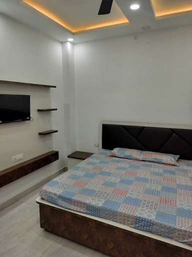 Room 5, Uma Ganga Paying Guest House, Varanasi