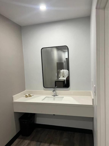 Bathroom 4, Vance Motel, Los Angeles