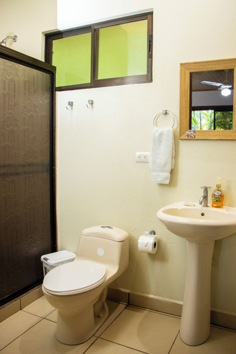 Bathroom 5, Hotel D'Lucia, Garabito