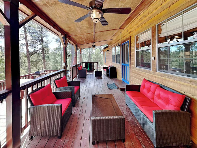 Food & Drinks, 4 Bears 1 Cave by Ruidoso Vacation Rentals, Lincoln