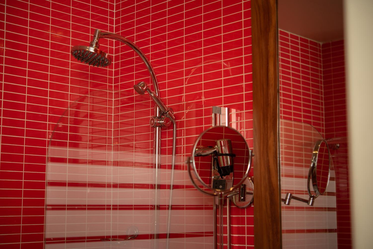 Bathroom 4, Tana Hotel, Analamanga