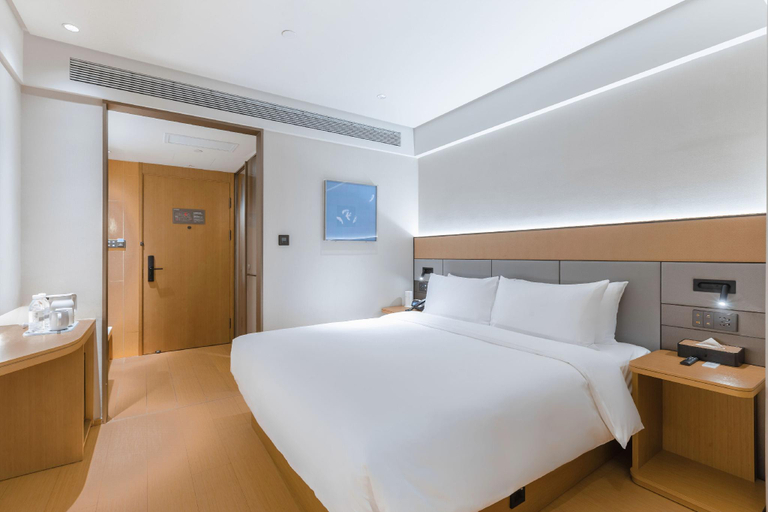 Bedroom 2, JI Hotel (Shanghai Lujiabang Road Subway Station), Shanghai