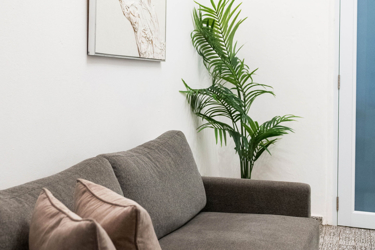 Living area 3, Elokut Apartments by Stay with Bear