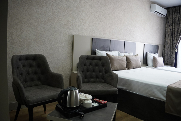 Room 4, REAL HOTEL, Merkez