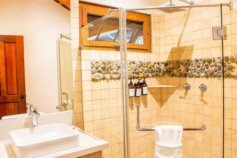 Bathroom 4, Hotel Playa Cambutal, Tonosí