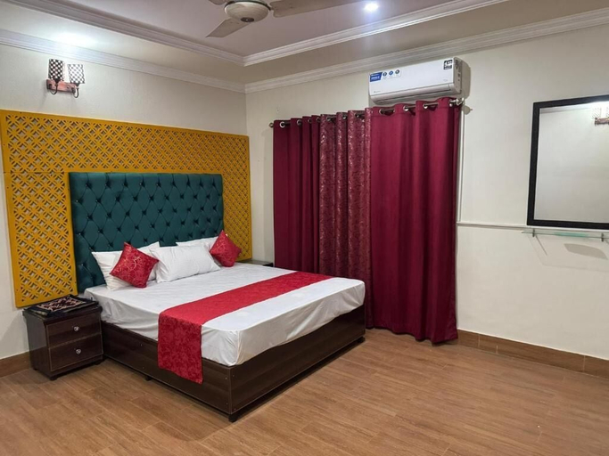 Room 5, Shaheen Palace Hotel Gulberg, Lahore