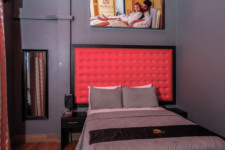 Room 5, Shelbees Suites, Cornelia Ida / Stewartville