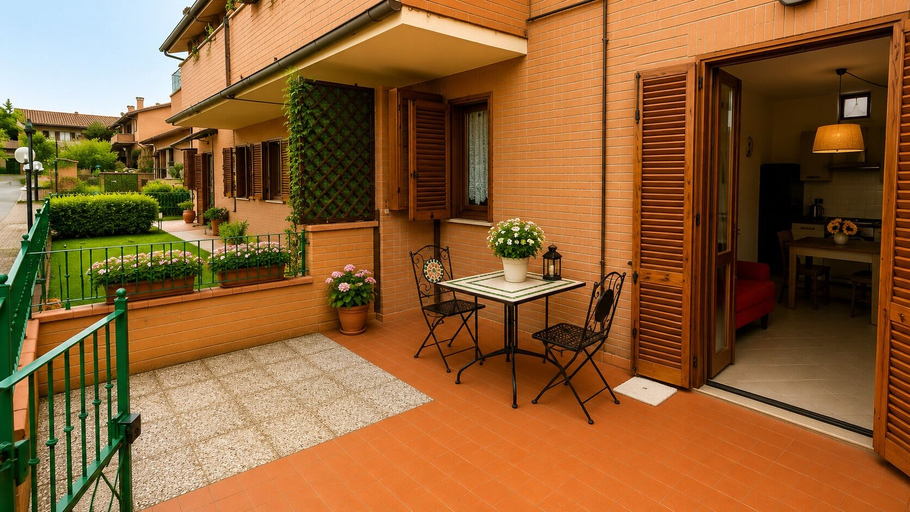 Outdoor dining 2, Belvedere Nada, Siena