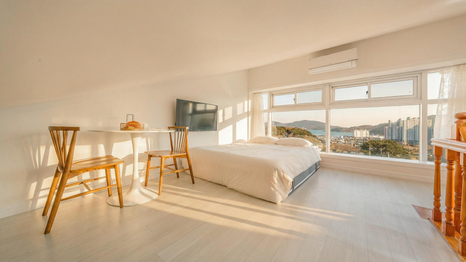 Bedroom, Geoje Forest-Morning Spa Pension, Geoje