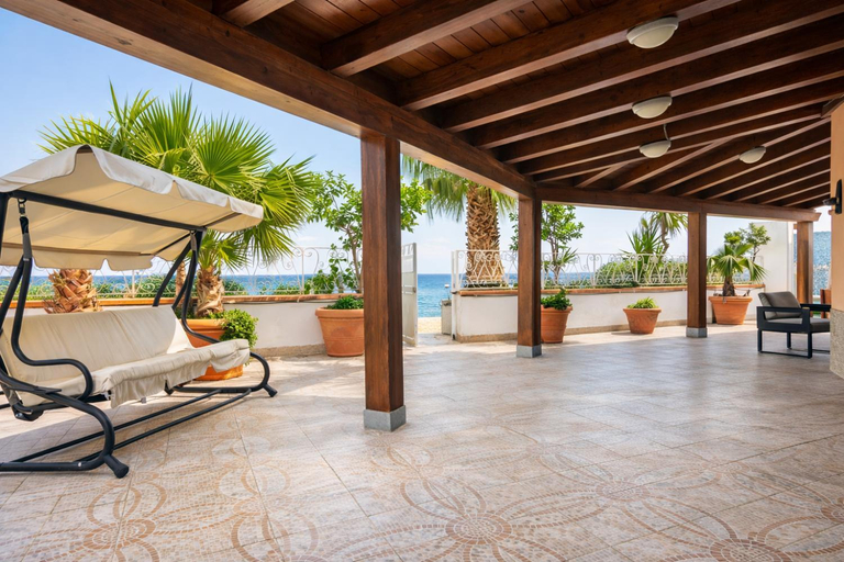 Garden 4, Sicily Mistral Marinello Villa fronte mare con accesso diretto, Messina