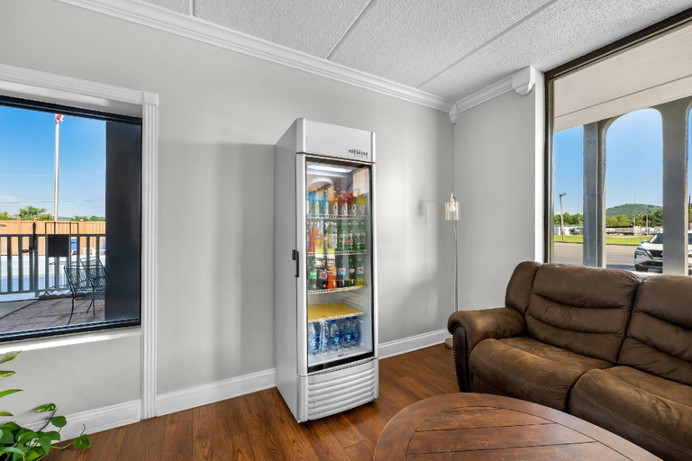 Public Area 3, Quality Inn, Knox