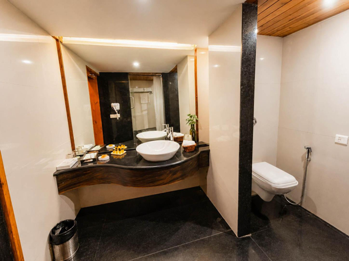 Bathroom 5, Manuallaya Resort spa, Kullu