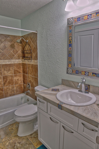 Bathroom 5, Longbranch 309, Summit