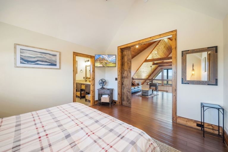 Interior 2, Peregrine's Perch at Eagles Nest, Avery