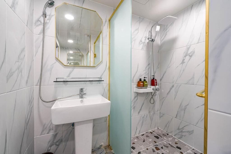 Bathroom 3, Oops Hotel, Suyeong