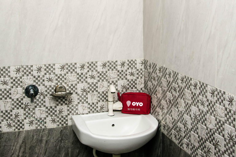 Bathroom, Hotel O Relax Inn, Ahmadabad
