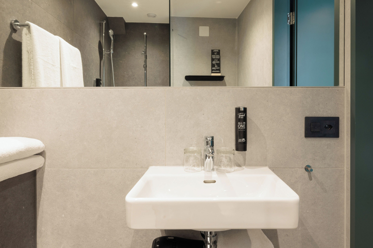 Bathroom 5, Fred Hotel Central, Zürich