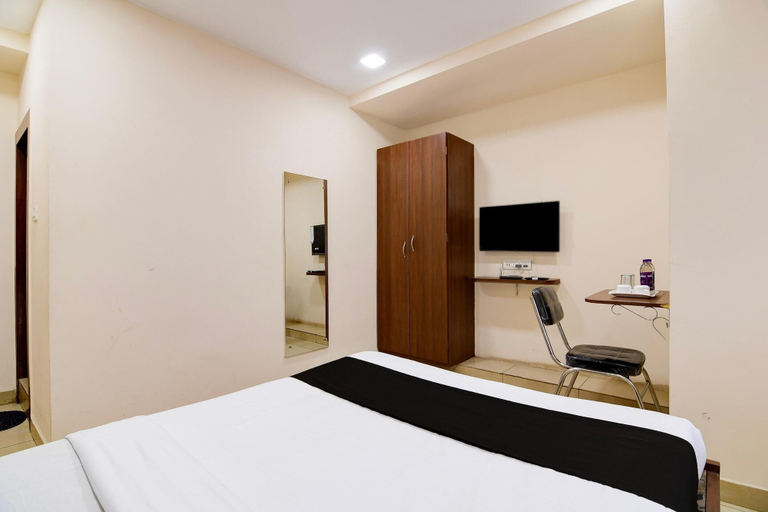 Room 5, Deluxe Goukul Recedancy, North 24 Parganas