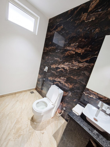 Bathroom 4, Hotel GSM, Mathura